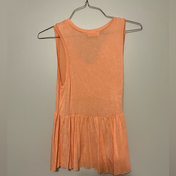 Pink lily tank top - Picture 2 of 3